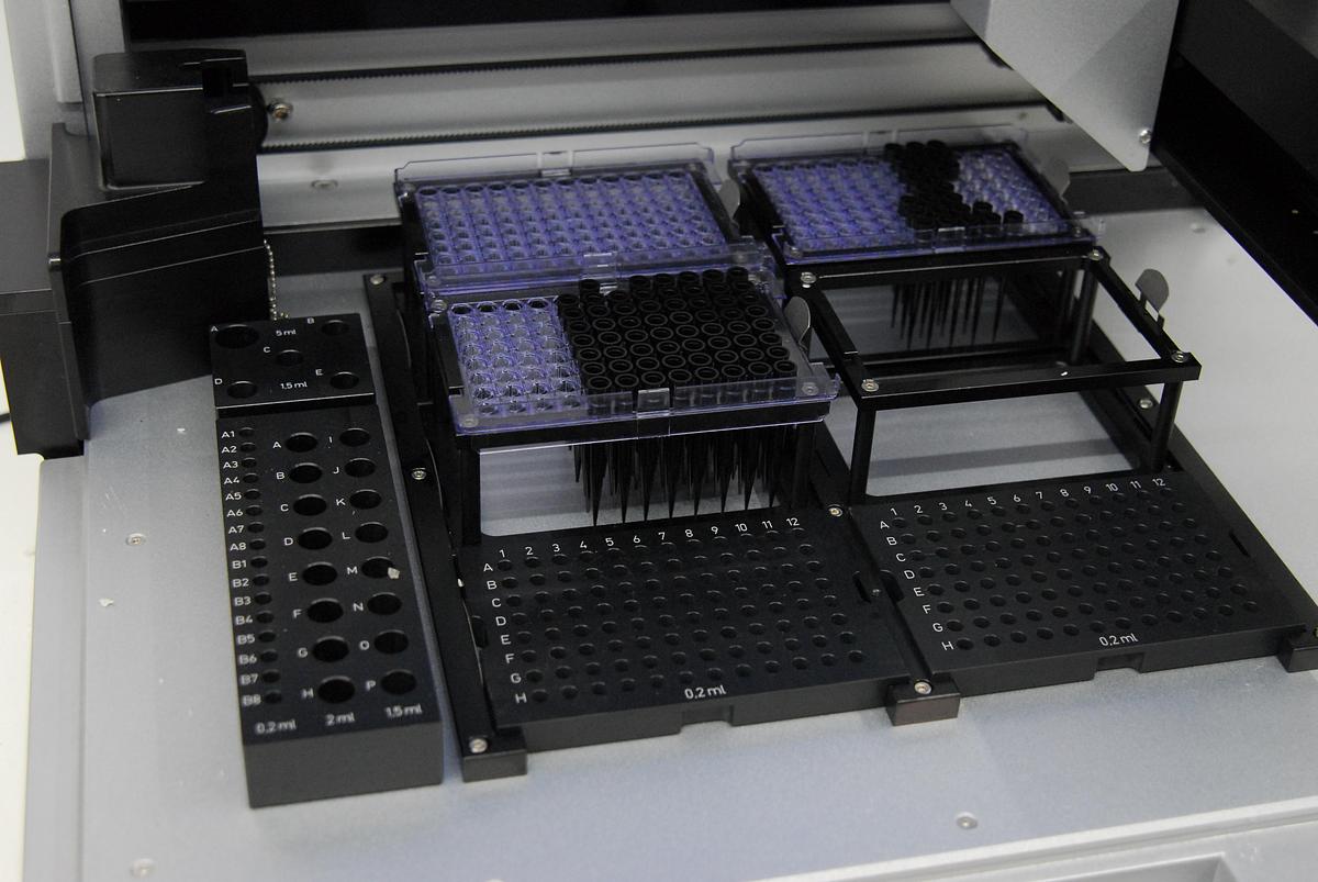 Used QIAGEN QIAgility Automated PCR Prep Liquid Handling System Workstation 