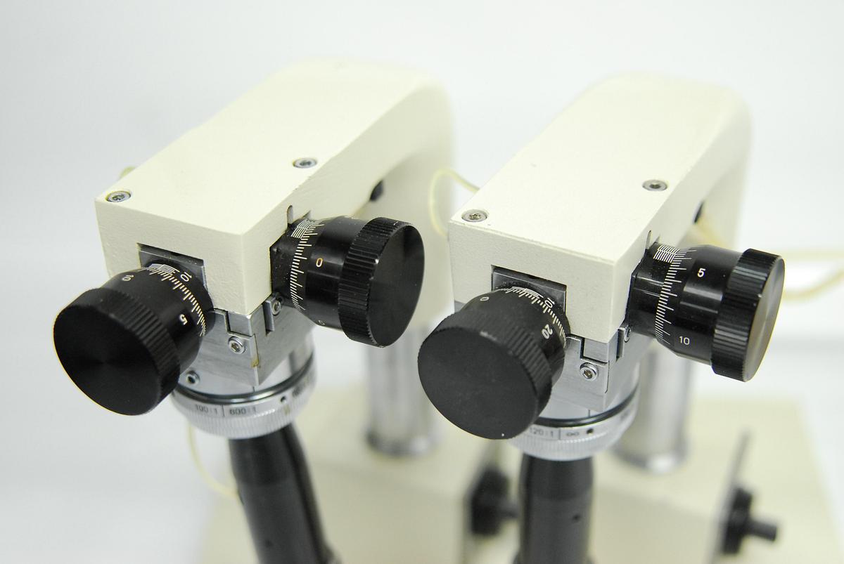 Used Narishige MMO-202DS Oil Hydraulic Microscope Micromanipulator - Lot of 2