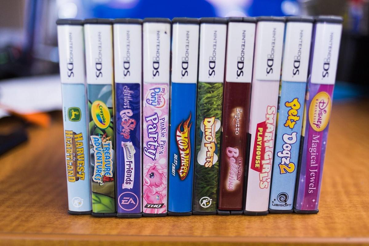 Used Stack Of 15 Empty Nintendo DS Cases Mostly Kids Games