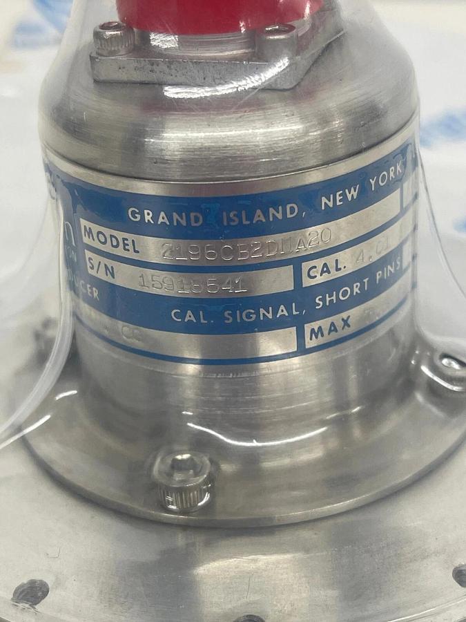 Viatran Pressure Transducer 2196CB2DNA20 0-5 IN.WCG - Open Packaging