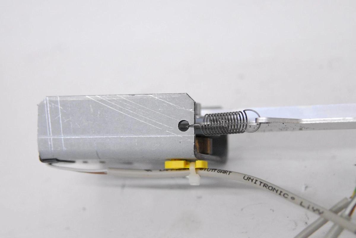 Used Hettich E2665 Lid Lock/Latch Assembly - 1401-01 Universal 320