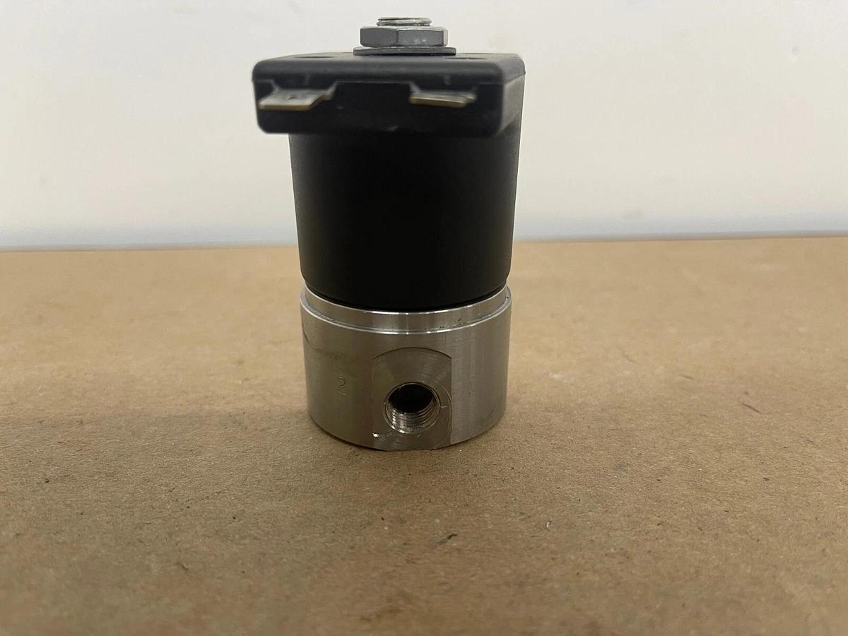 Used Parker 71215SN1MN00NT00N0T100C2 Solenoid Valve 24VDC 10W 150PSI