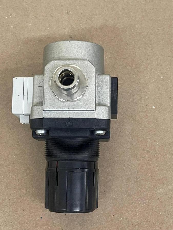 Used SMC AR40K-F04 Modular Regulator W/ ISE35-N-65 Digital Pressure Switch