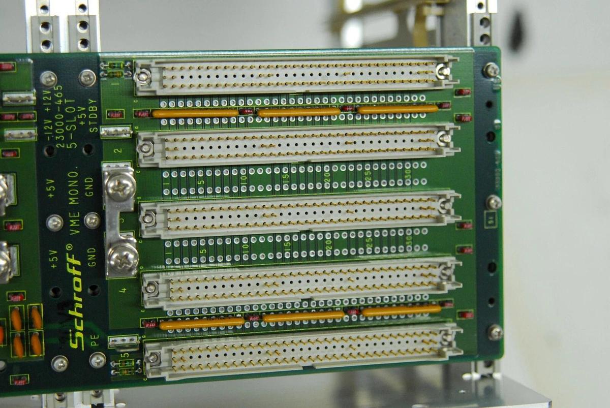 Used Schroff 23000-465 Backplane 6U VME 5-SLOT MONO ADC W/ Enclosure TVC-06NDA-4