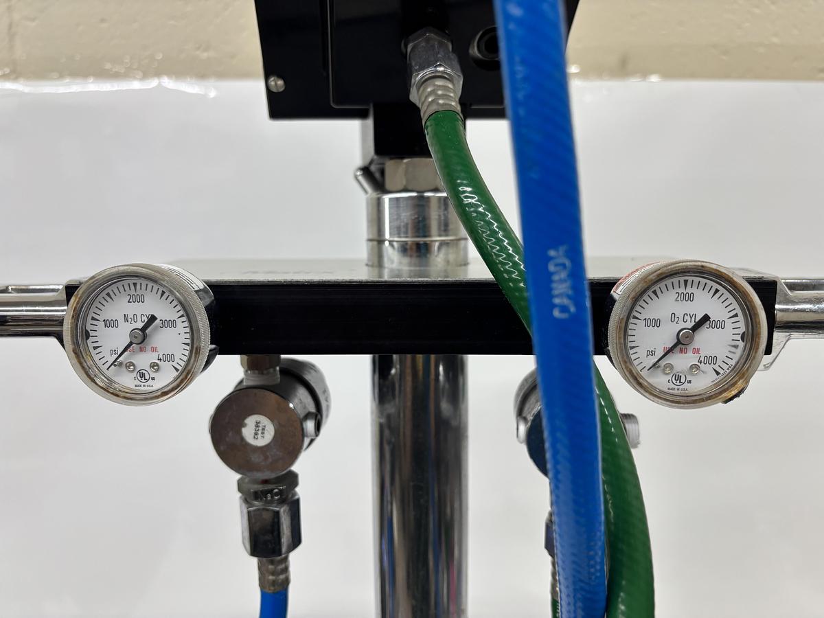 Used Matrx MDM Dental Nitrous Oxide Flowmeter with Pressure Gauges and Cart