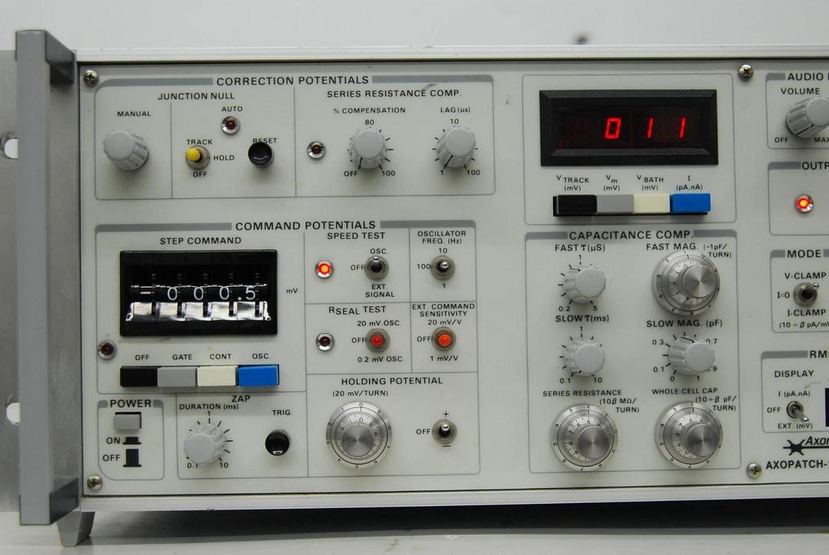 Used Axon Instruments AXOPATCH-1D Patch Clamp Amplifier - READ DESCRIPTION