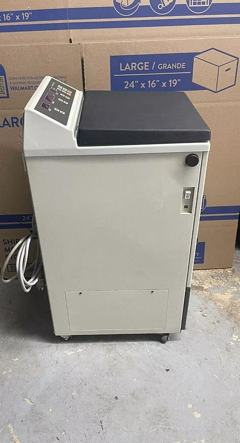 Used Tomy Seiko MRX-151 High Speed Micro Refrigerated Centrifuge W/ Tomy TMA-11 Rotor