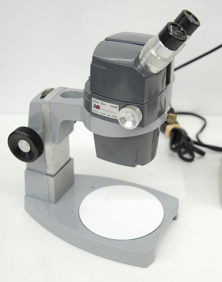 Used AO Stereo Star 569 .7x-3x Stereo Microscope W/ 655 Illuminator - TESTED WORKING