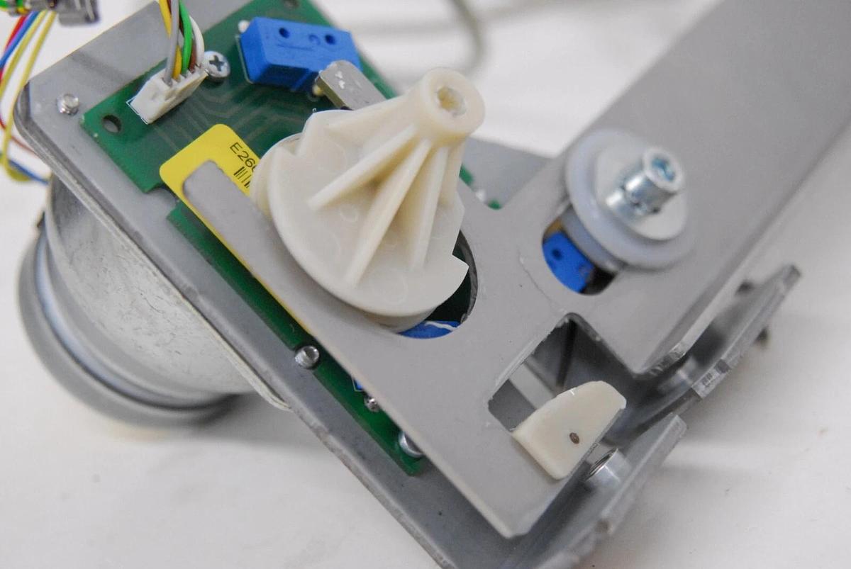 Used Hettich E2665 Lid Lock/Latch Assembly - 1401-01 Universal 320