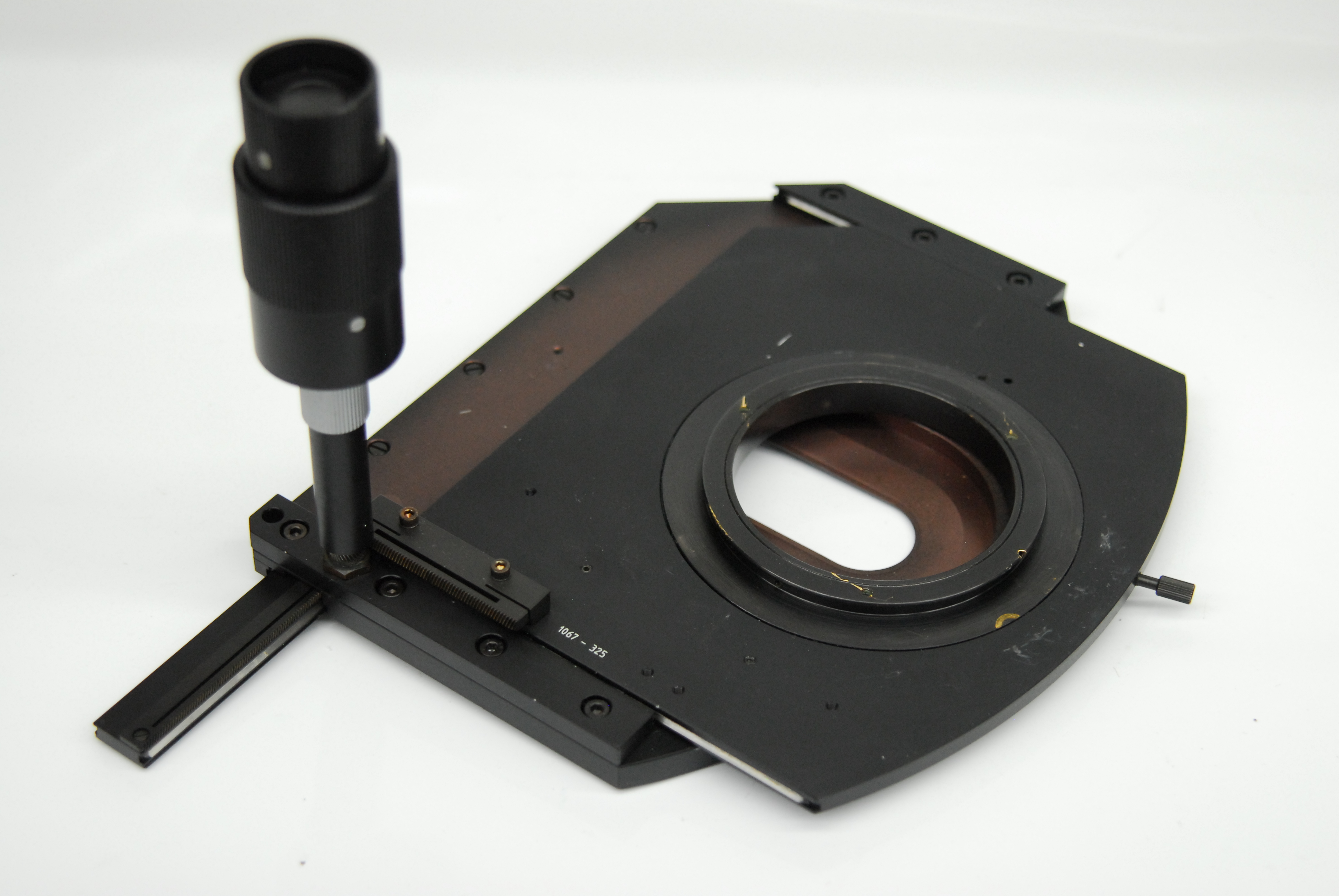 Used Zeiss 1067-325 Right Hand Rotating XY Microscope Stage 75mmx50mm/240°