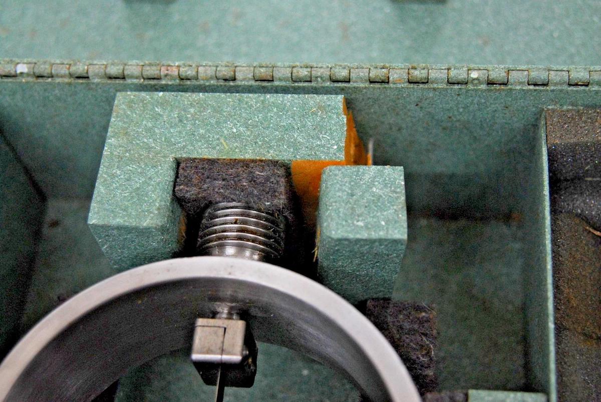 Used Morehouse 5000 LB Capacity Proving Ring W/ Case - Missing Rod