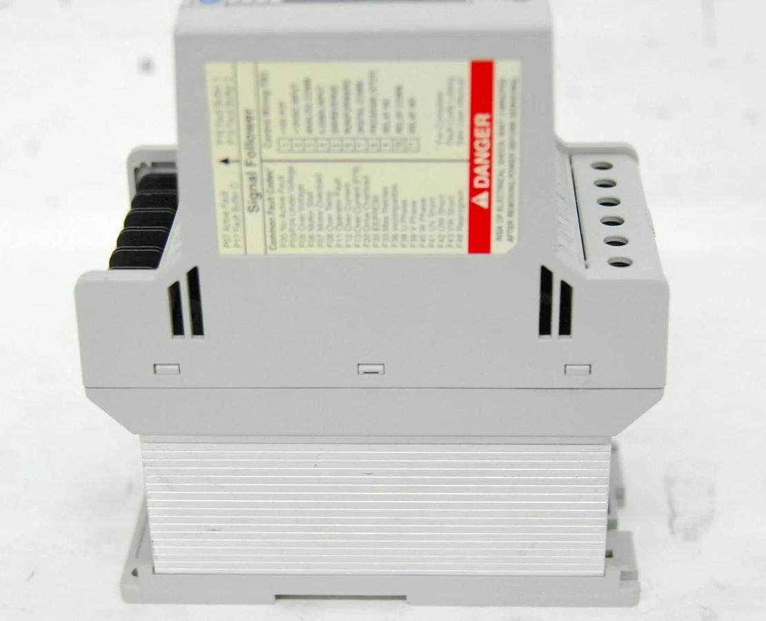 Used Allen-Bradley 160-AA03NSF1P1 7.06 C Variable Frequency Drive W/ 160-P1 Keypad