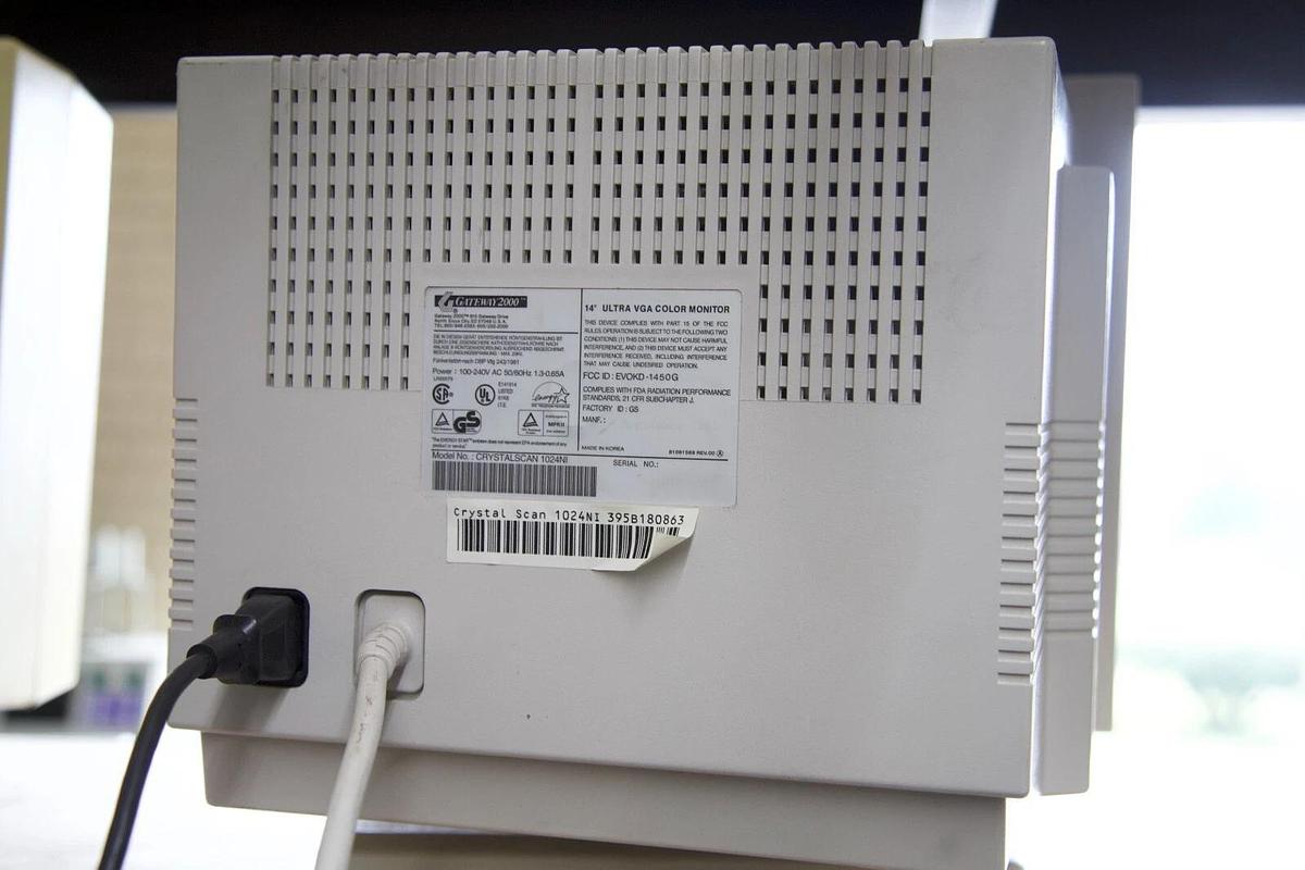 Used Gateway 2000 Crystalscan 1024 NI PMV1448 14" Color VGA CRT Monitor