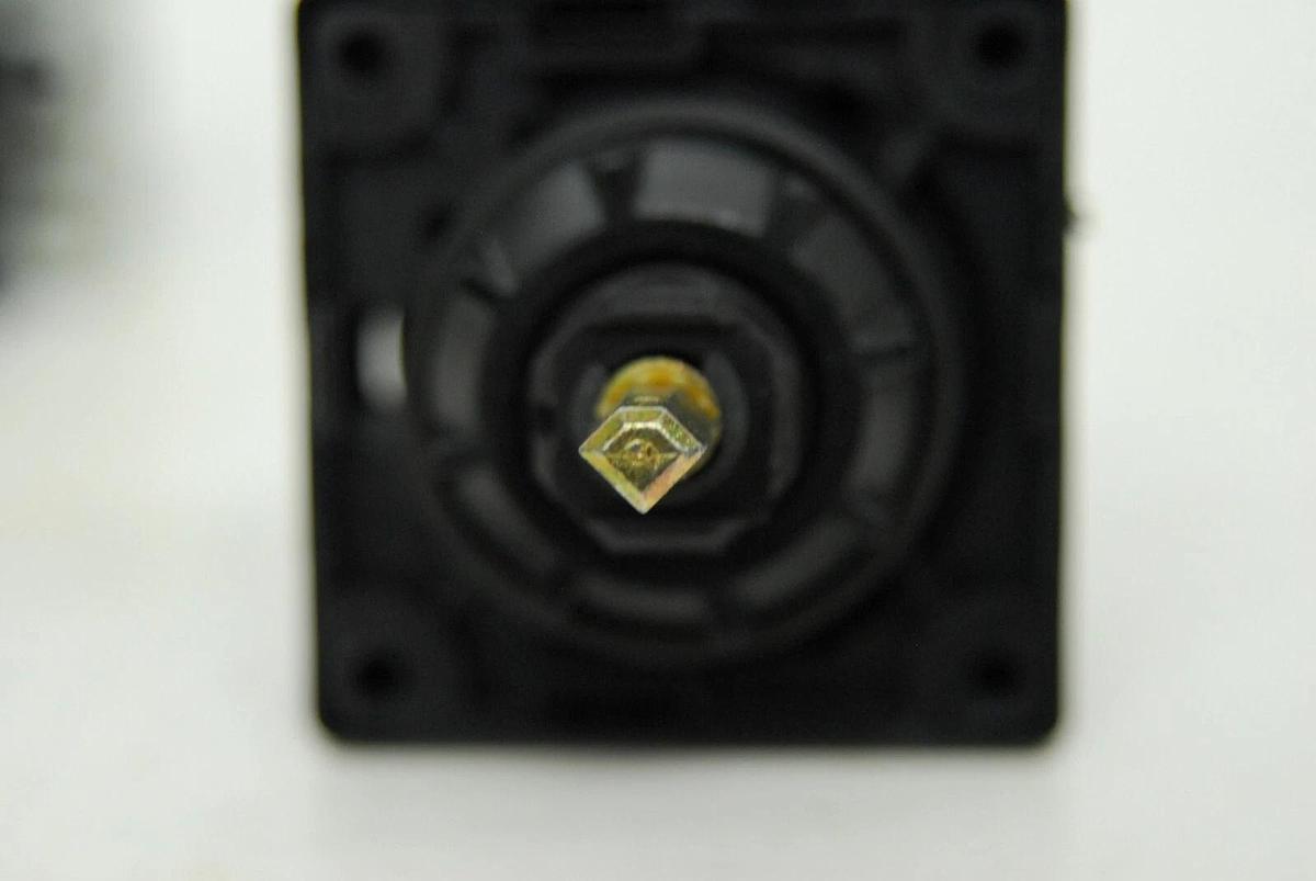 Used Square D 9421 V2 Disconnect Switch W/ Operating Handle