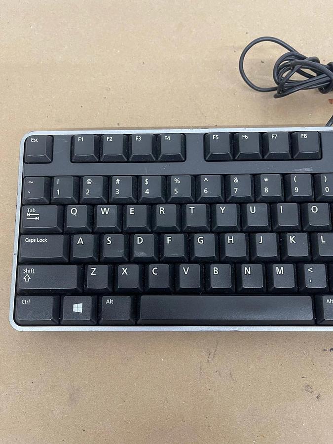 Used Dell KB813 (KB813BKUS) Smartcard Wired Keyboard - Black