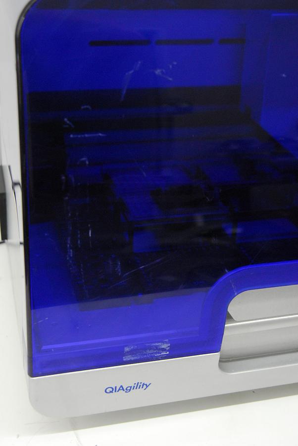 Used QIAGEN QIAgility Automated PCR Prep Liquid Handling System Workstation 