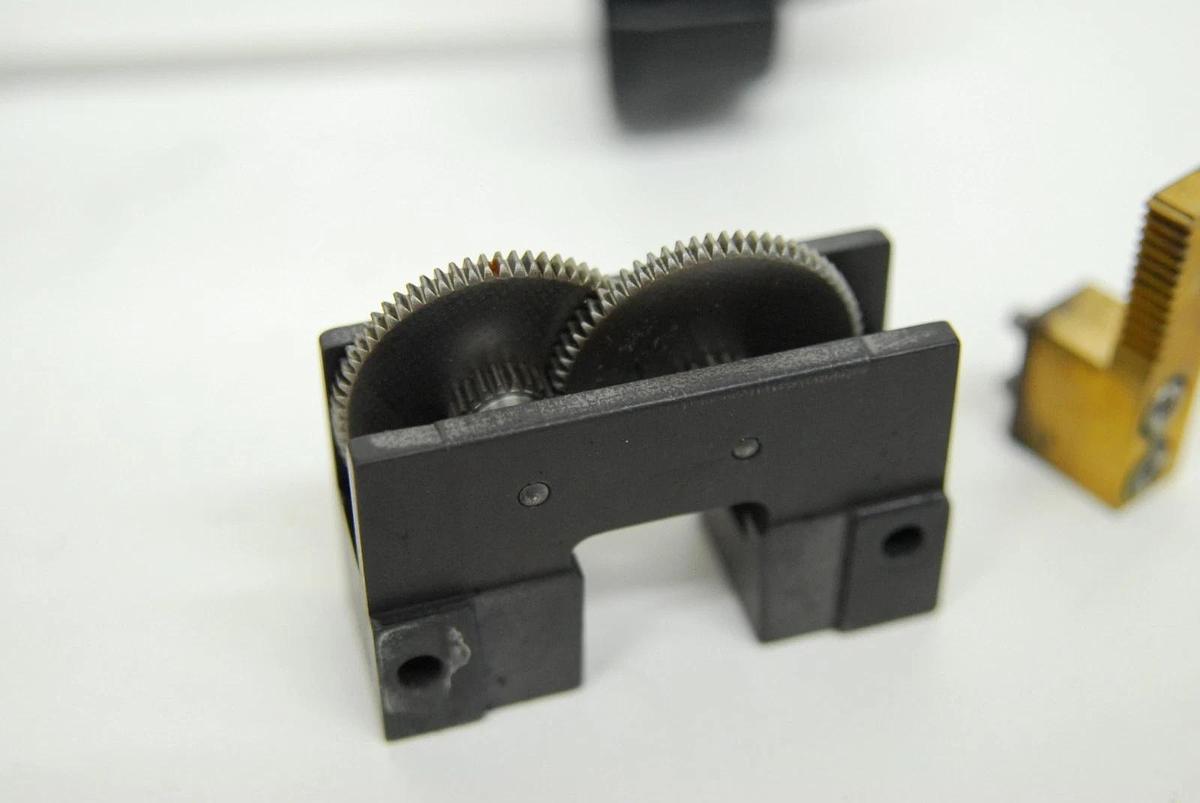 Used Zeiss Axiovert 100 Inverted Microscope Focus Gear Assembly