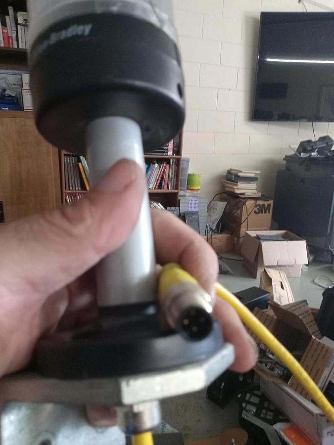 Used Allen-Bradley White LED Stacklight, plus base, cable, bracket 855T-B24TL7