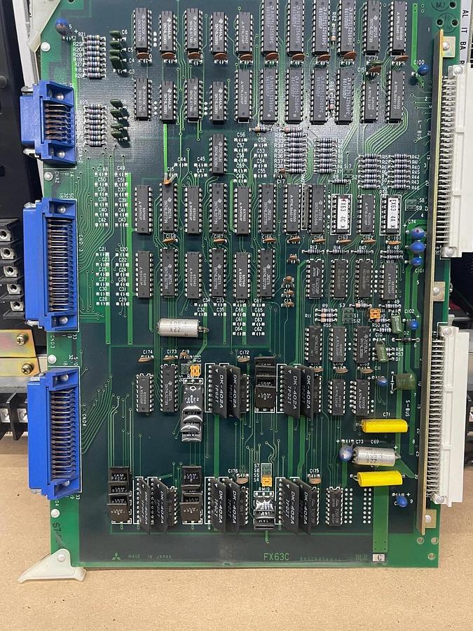 Used Mitsubishi UF01C-2 MELDAS-W7 Control Unit  W/ Installed Cards (DWC200H EDM)