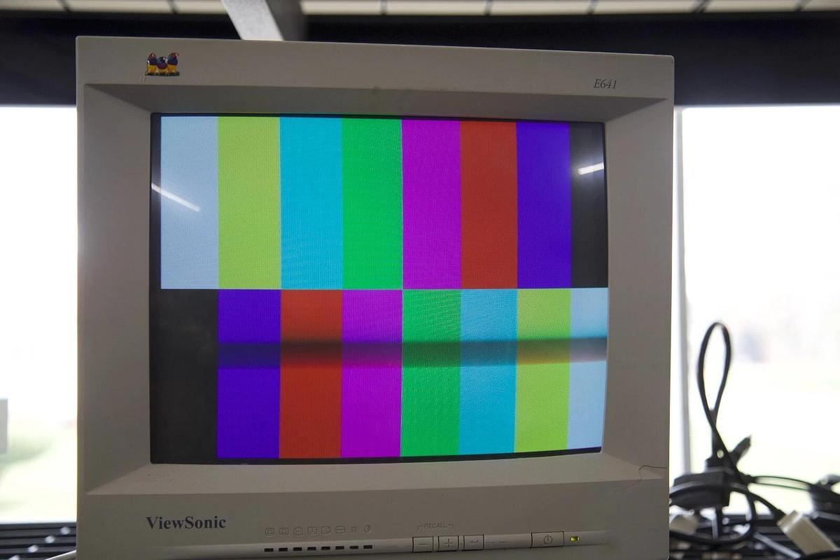 Used ViewSonic E641 VCDTS21356 Vintage 14" CRT Monitor, No swivel base.