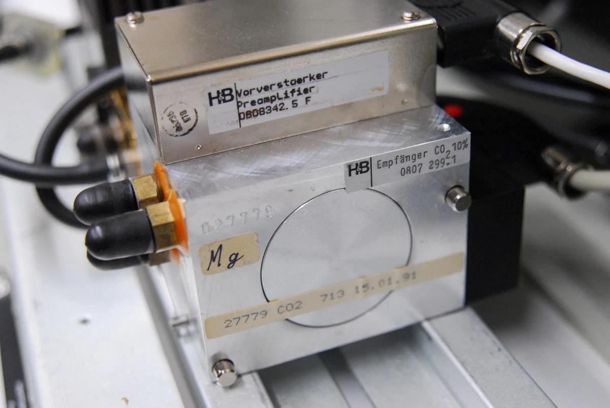 Used H&B  URAS 3 G Gas Analyzer C02 (Hartmann and Braun) - Read Description