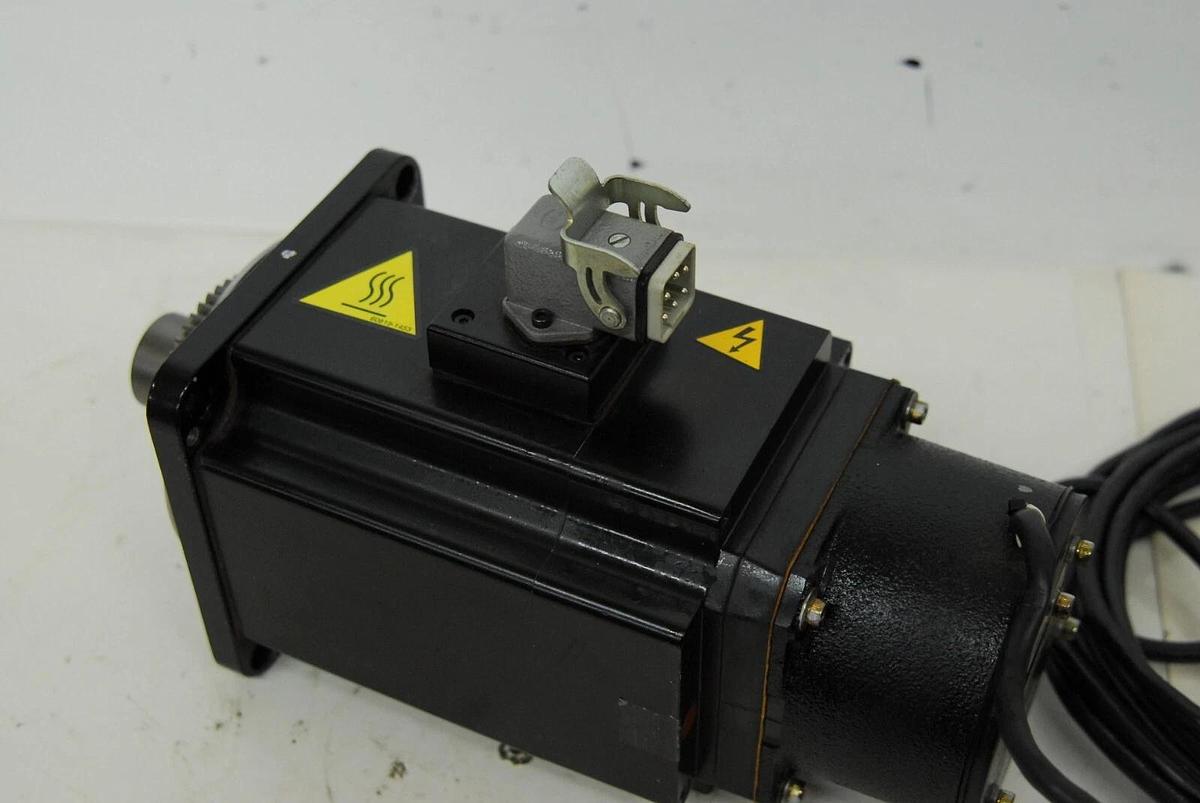 Used Kawasaki Sanyo Denki P60B13200LCX2C BL Super Servo Motor / 60490-1032RON Encoder