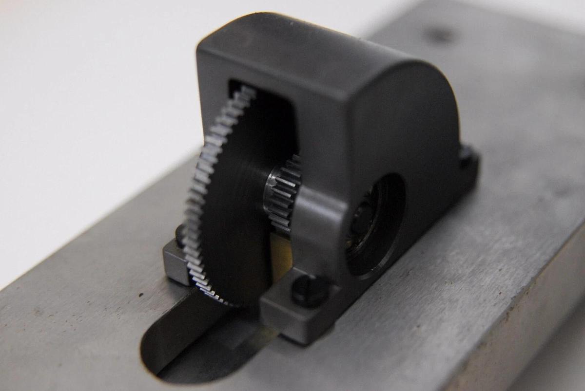 Used Zeiss Jena Jenaval Jenalumar - Focusing Shoot Coarse Fine Focus Assembly - Metal