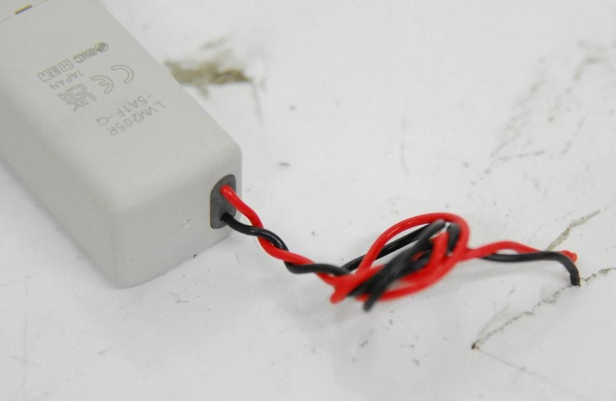 Used SMC LVM205R-5A1F-Q 3-Port Direct-Acting Base-Mounted Chemical Solenoid Valve