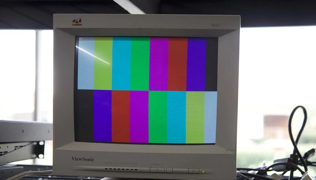Used ViewSonic E641 VCDTS21356 Vintage 14" CRT Monitor, No swivel base.