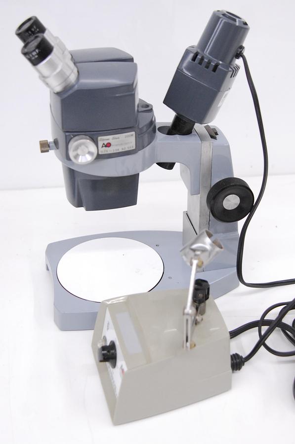 Used AO Stereo Star 569 .7x-3x Stereo Microscope W/ 655 Illuminator - TESTED WORKING