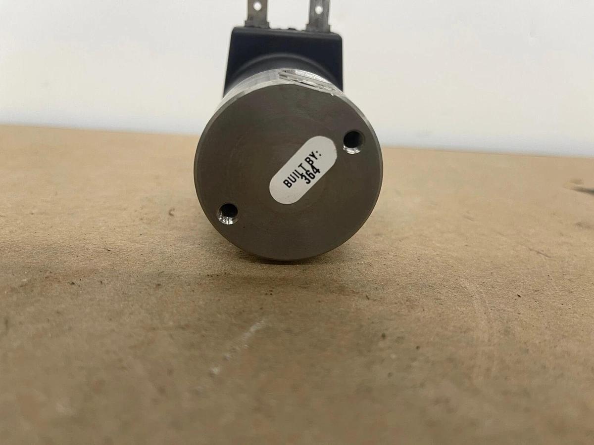 Used Parker 71215SN1MN00NT00N0T100C2 Solenoid Valve 24VDC 10W 150PSI