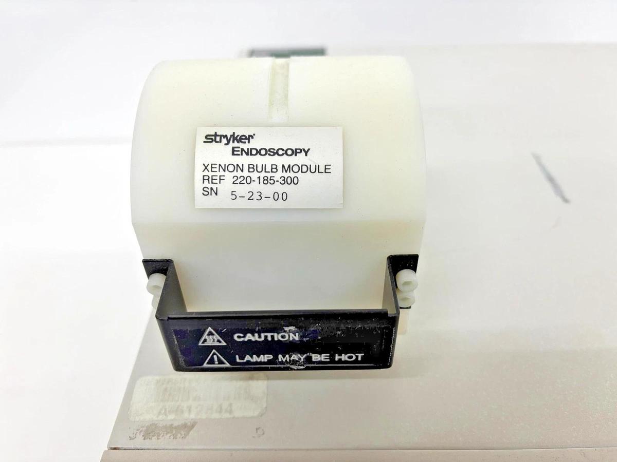 Used Stryker X6000 Endoscopy Light Source 220-185-000