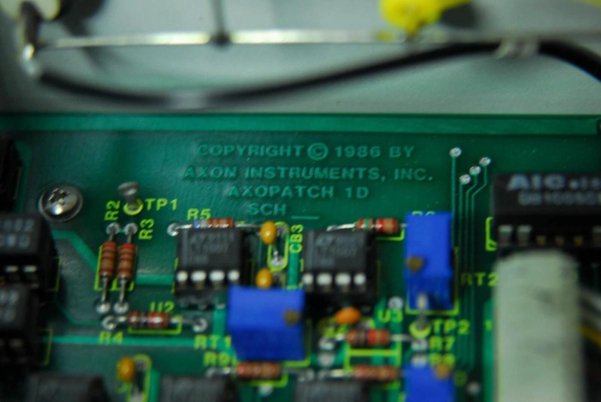 Used Axon Instruments AXOPATCH-1D Patch Clamp Amplifier - READ DESCRIPTION