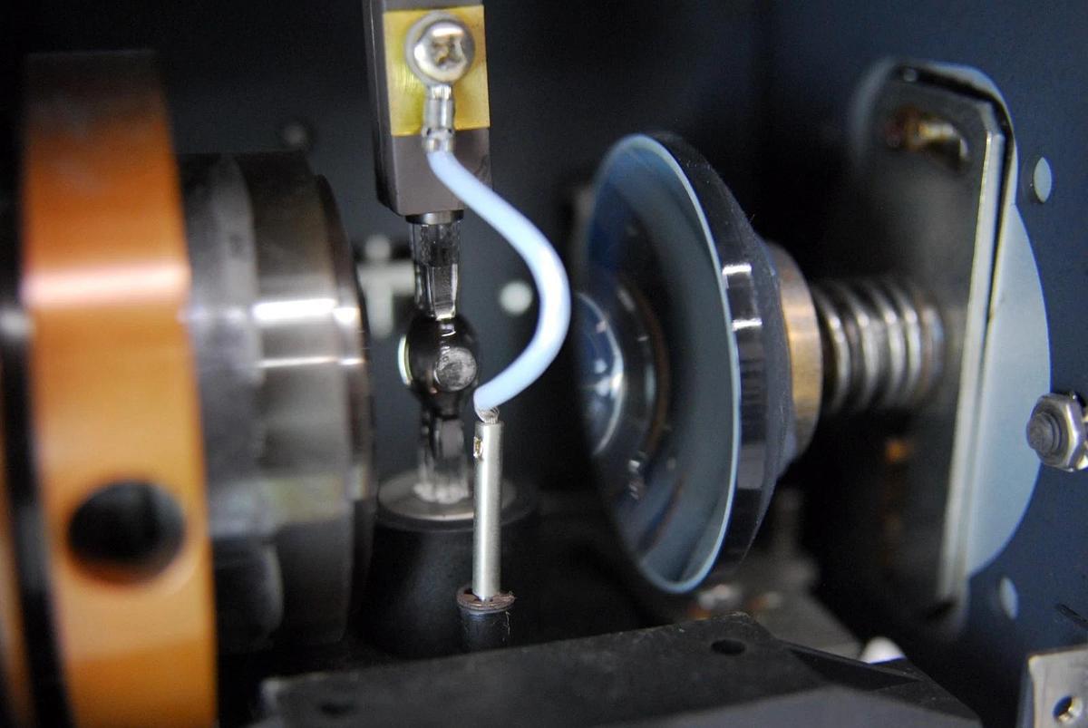 Used Leica 307-072.058 Hg 50W LH-106z Lamp Housing W/ DM IL Fluorescence Port Mount