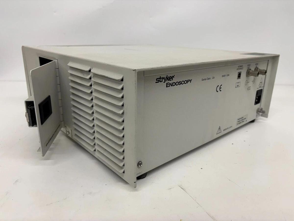 Used Stryker X6000 Endoscopy Light Source 220-185-000