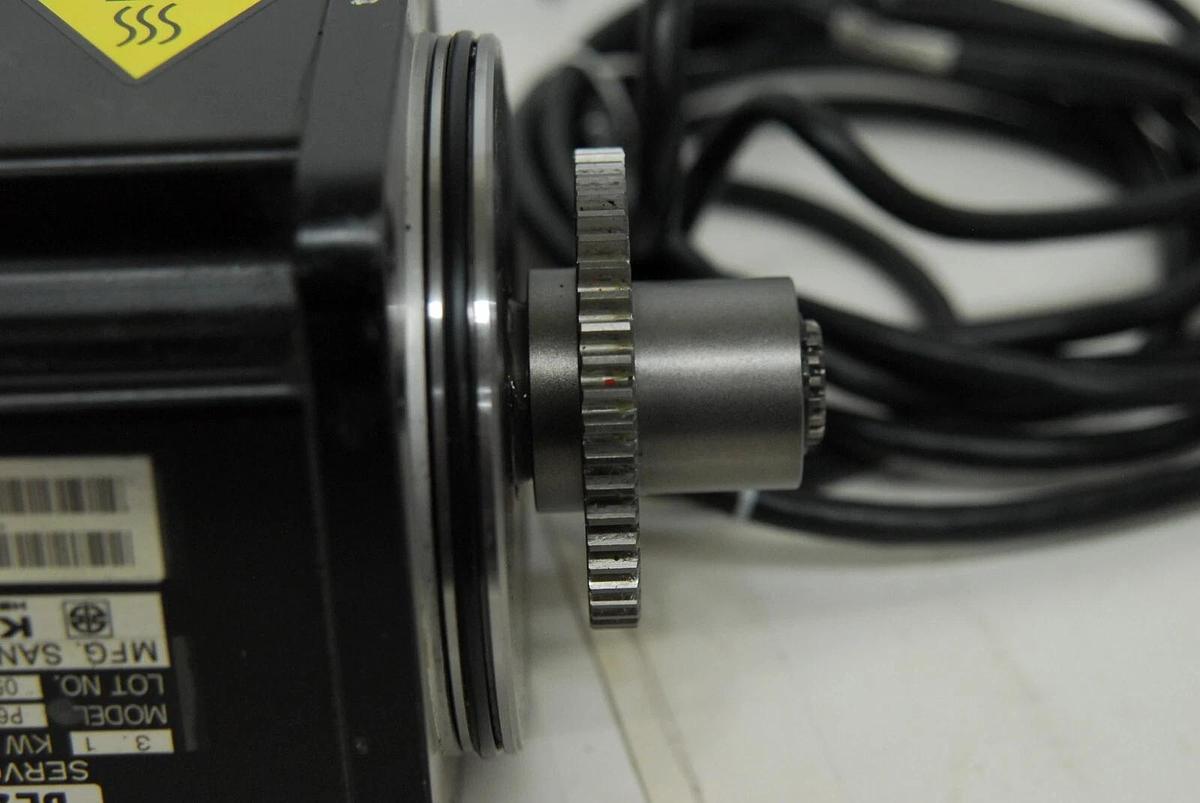 Used Kawasaki Sanyo Denki P60B13200LCX2C BL Super Servo Motor / 60490-1032RON Encoder