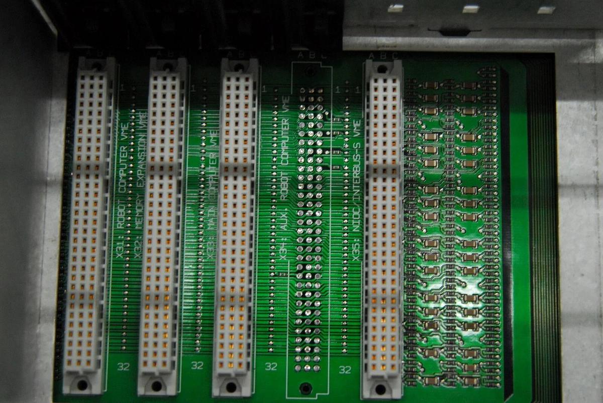 Used ABB 3HAB6372-1 DSQC 330 Controller Backplane