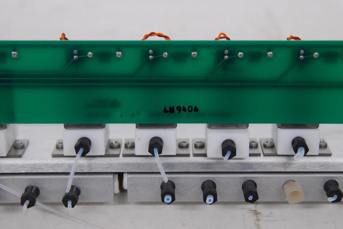 Used Applied Biosystems 600925 REV A Solenoid Manifold W/ Micro Switch 242PC15M