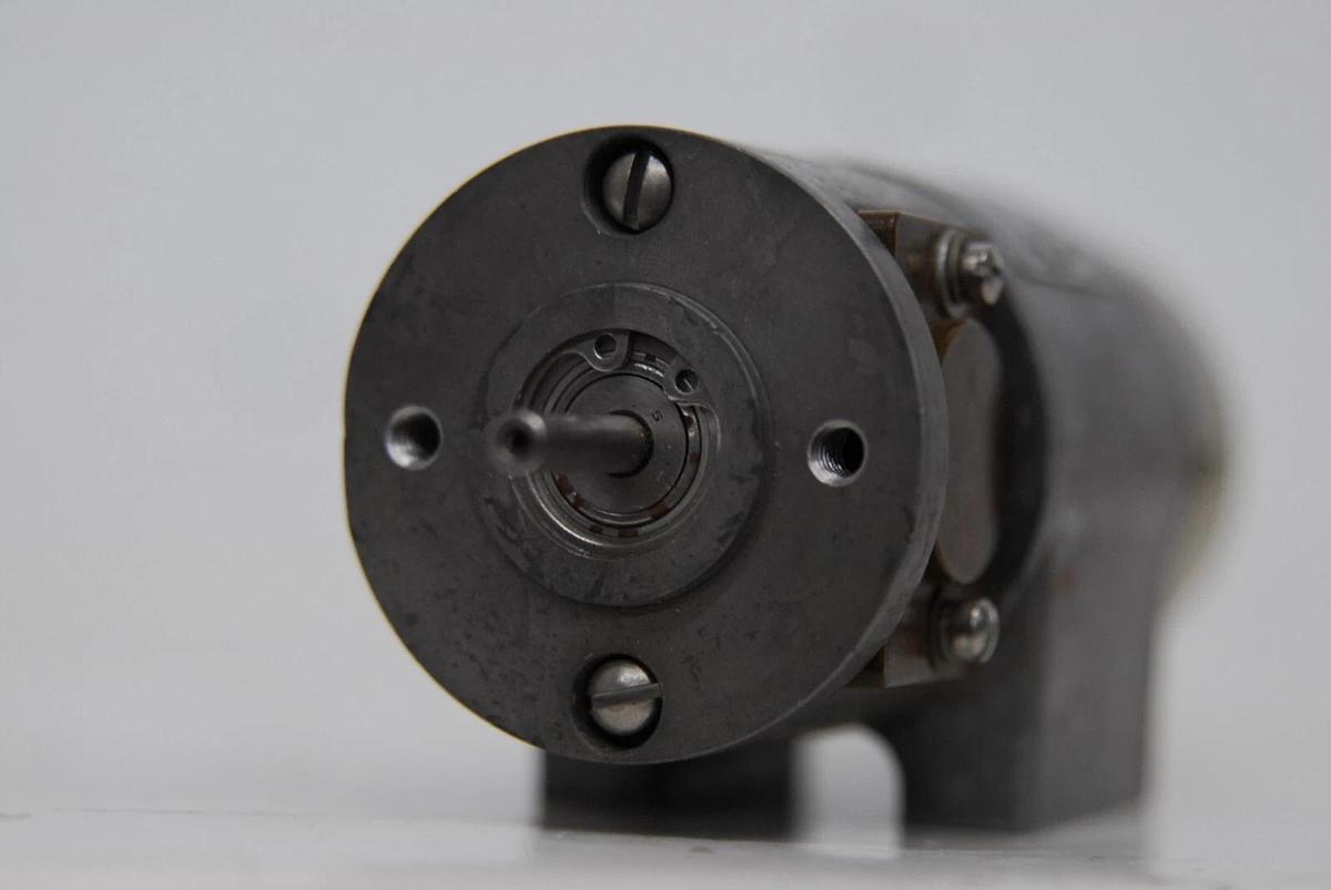 Used Reeves Instrument Corp 135359 A-16-114 DC Tachometer Generator