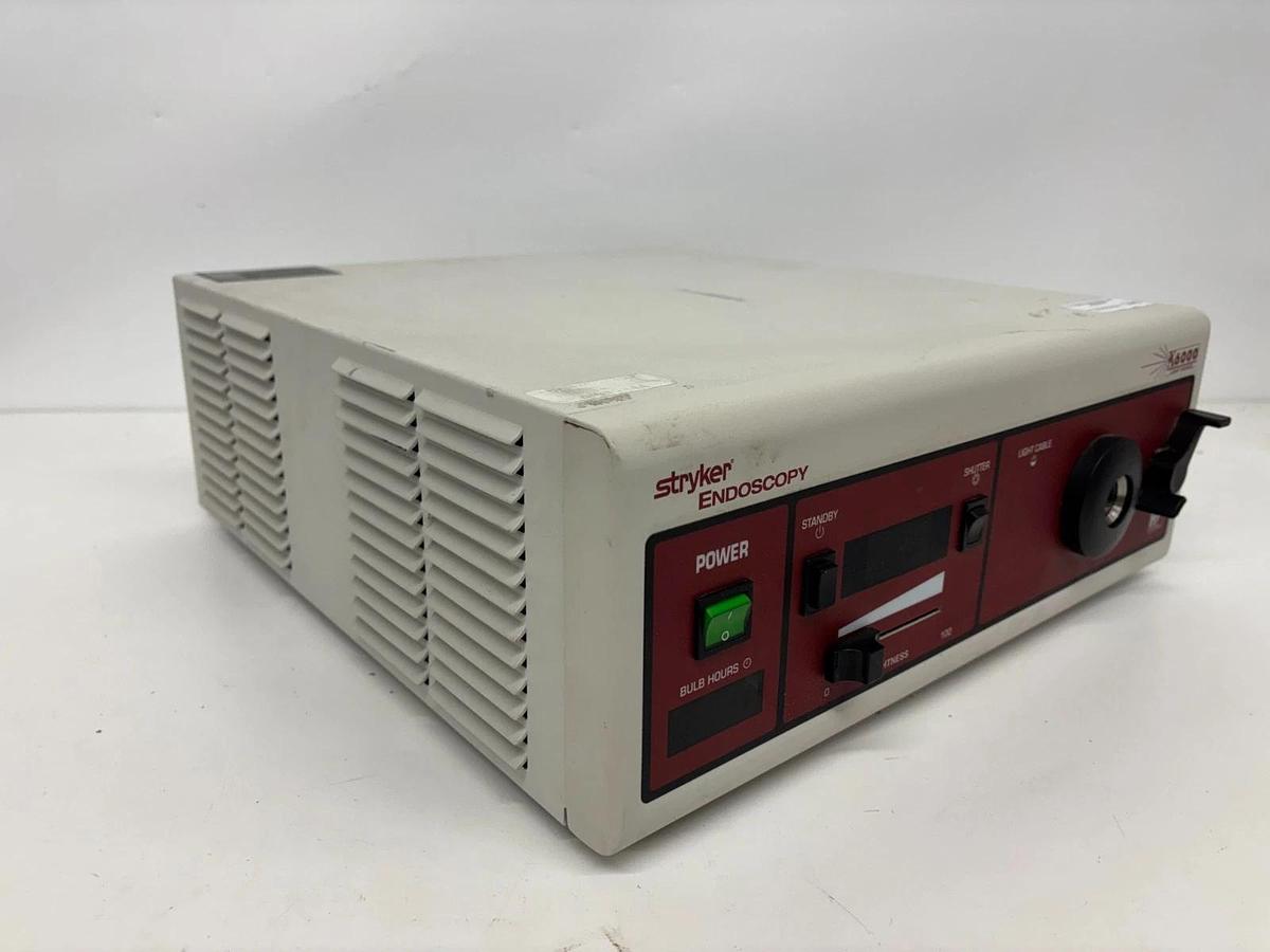 Used Stryker X6000 Endoscopy Light Source 220-185-000