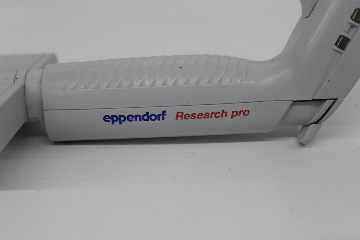 Used Eppendorf Research Pro 300 Pipette 20-300 uL