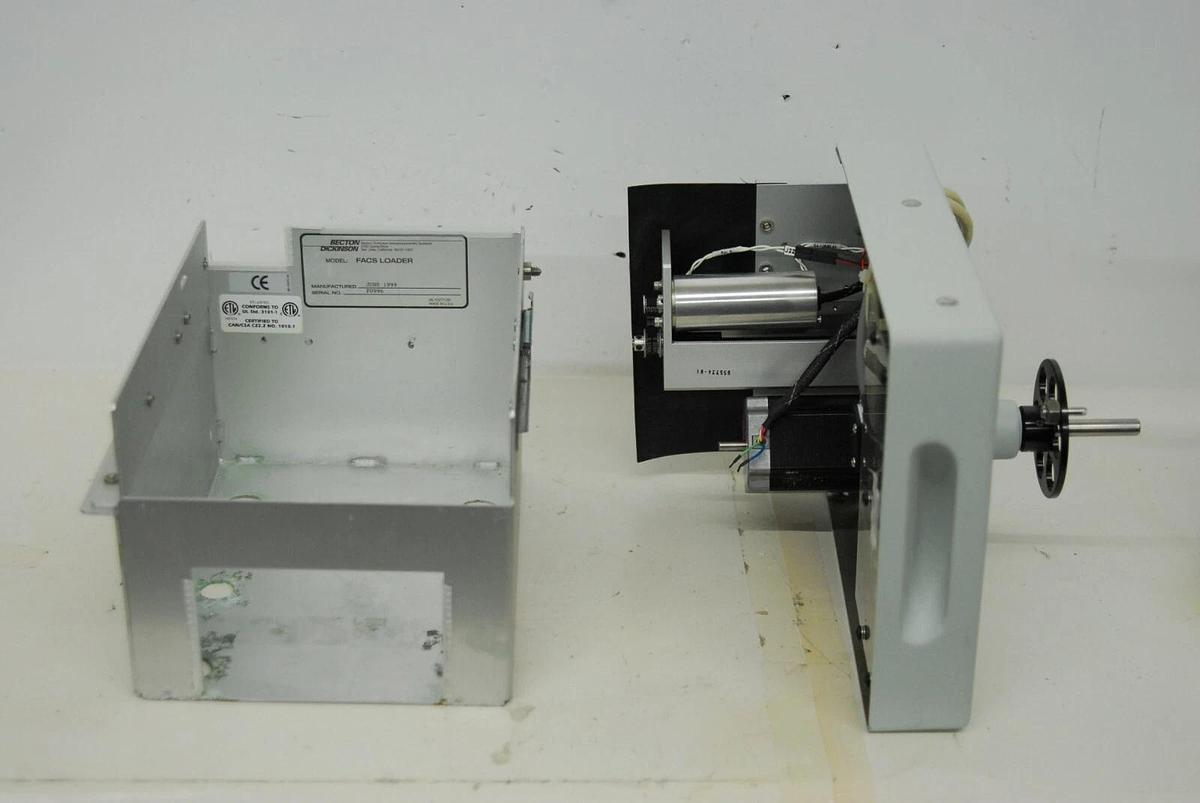 Used Becton Dickinson FACS Loader 02-61590-01 W/ Cover (FACSCalibur)