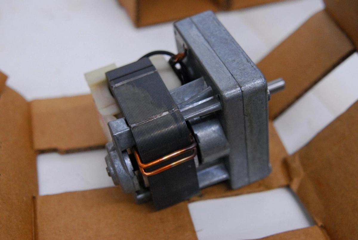 Dayton 2Z809C Shared Pole Gearmotor 96:1 - Lot of 4