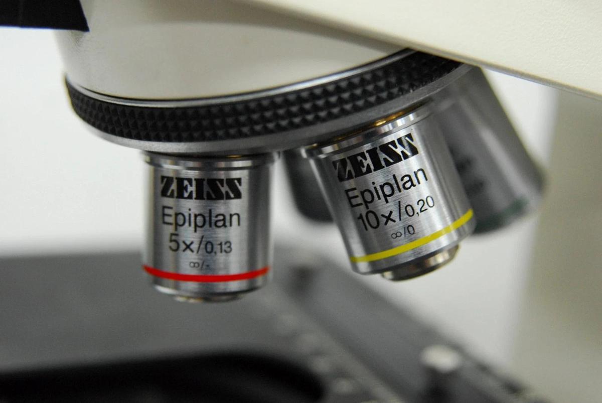 Used Zeiss Axiolab A Microscope W/ Reflective-Light Illuminator H, Epiplan Objectives
