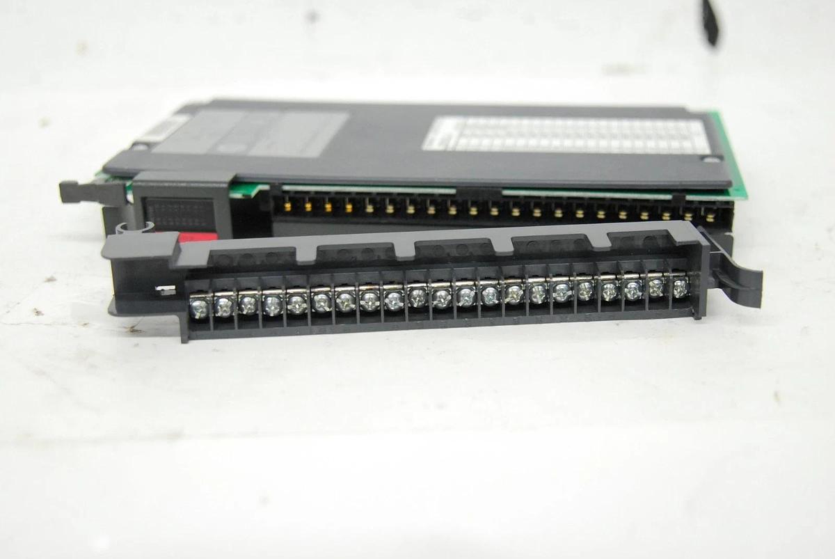 Used Allen-Bradley 1771-IAD B 120V AC/DC Input Module