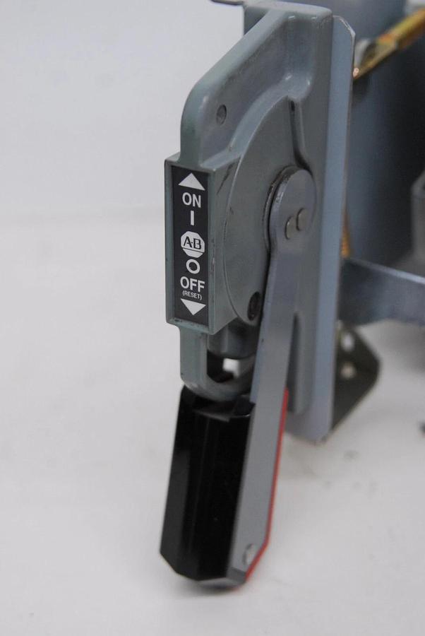 Used GE TED136015 Industrial Circuit Breaker W/ Allen Bradley 1494V-M40 Mechanism