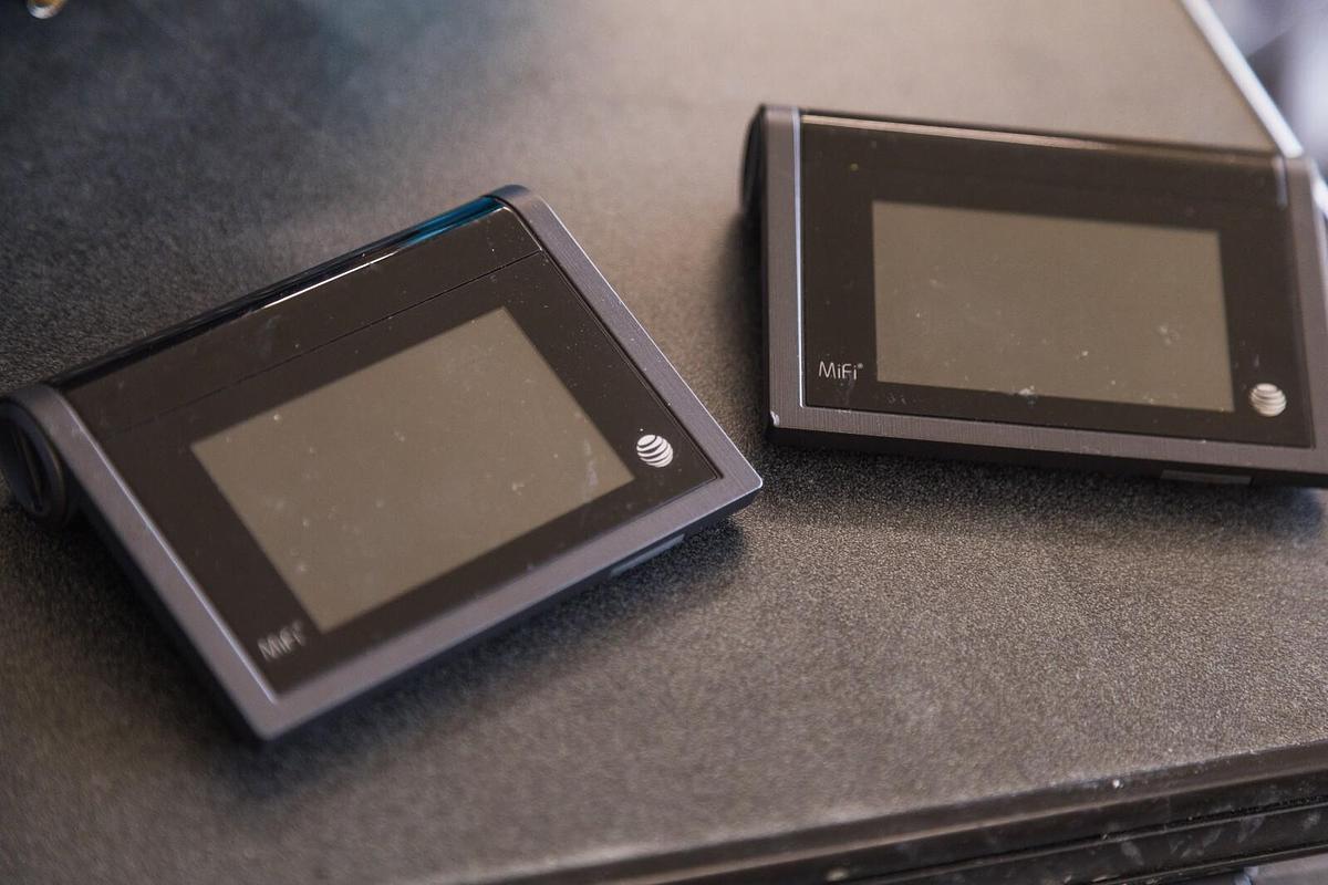 Used (AT&T)NOVATEL 5792 LIBERATE 4G LTE HOTSPOT MIFI WiFi MOBILE MODEM - Lot of 2 649496018481