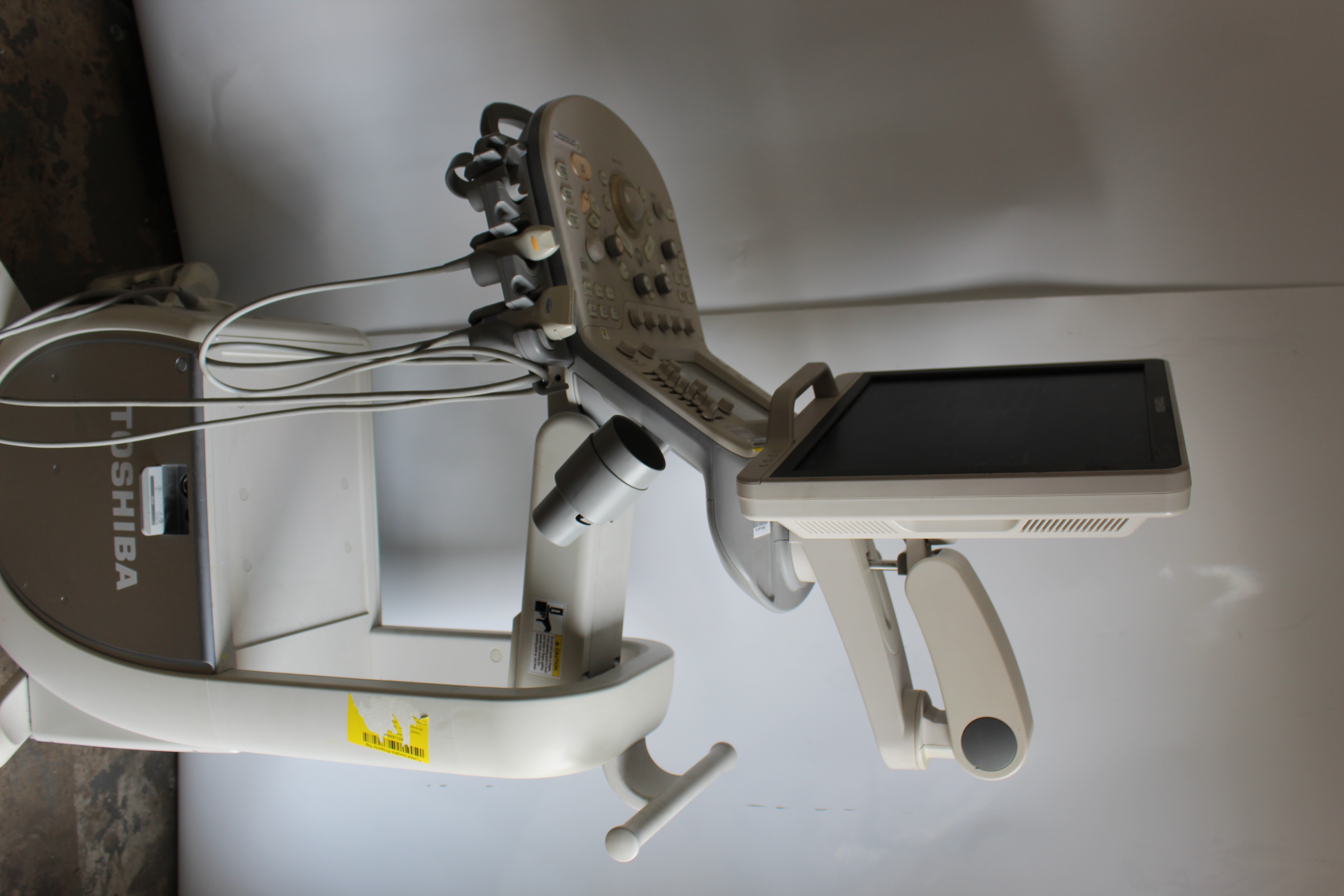 Used Toshiba Xario 200 Ultrasound TUS-X200 w/ 6S3 + 18L7 Probes