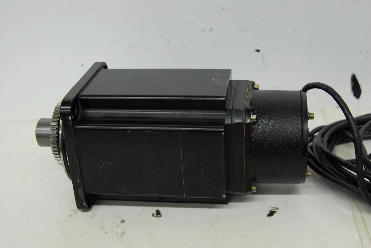 Used Kawasaki Sanyo Denki P60B13200LCX2C BL Super Servo Motor / 60490-1032RON Encoder