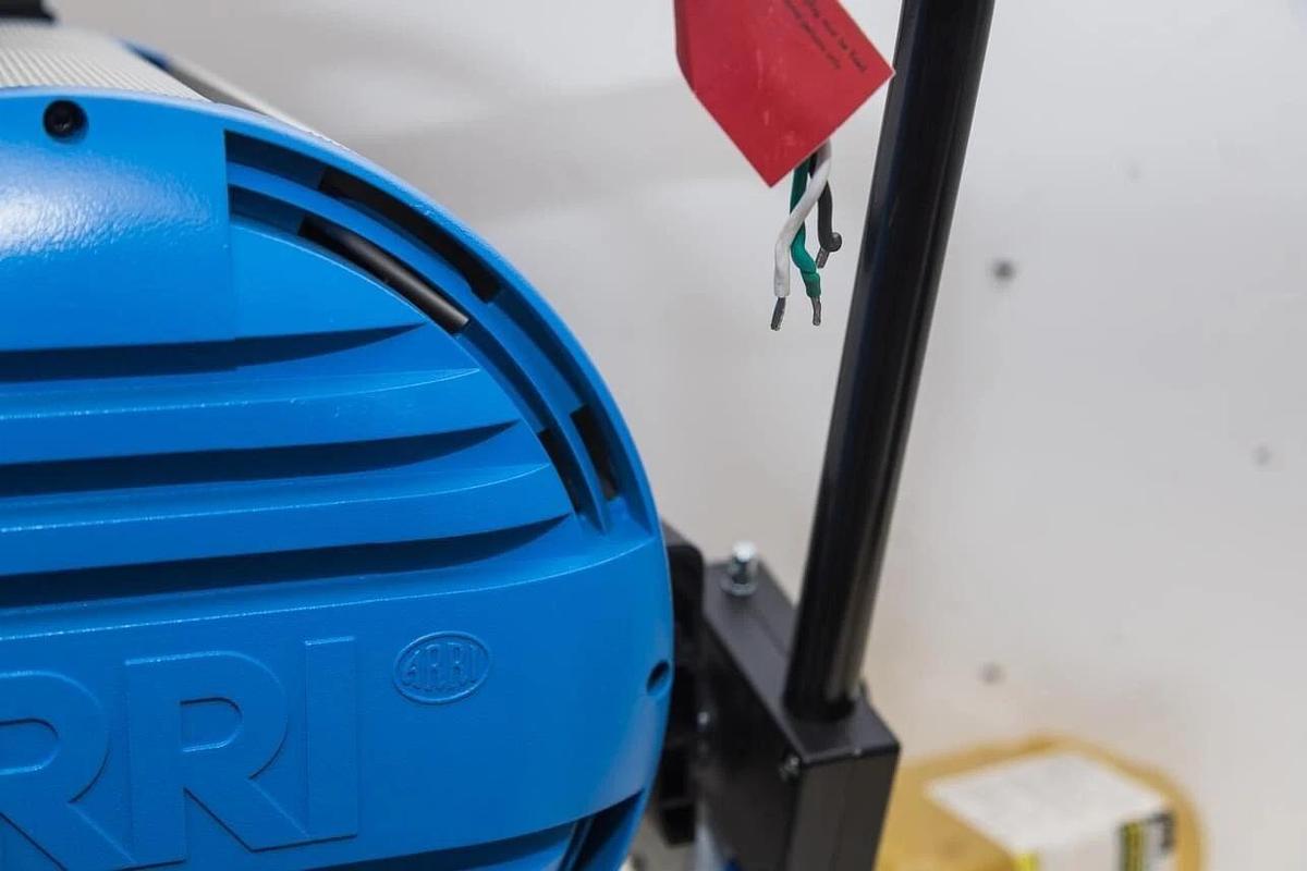 Used ARRI ST2 10" 2000W True Blue Studio Fresnel Light L1.40750.H / TESTED